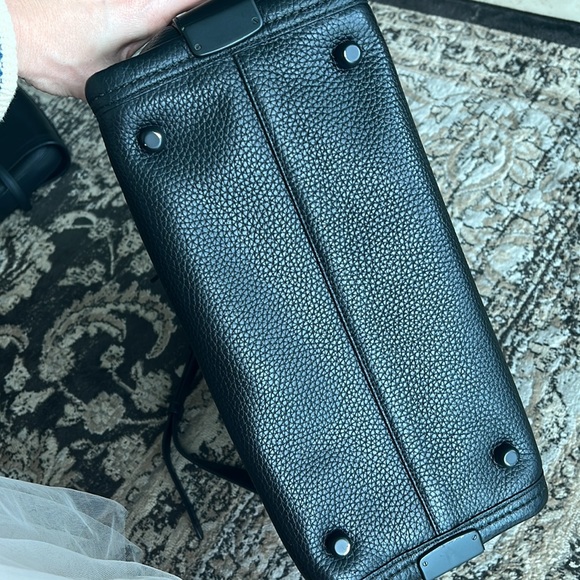 Coach *RARE* Swagger 37 Bag in pebbled black leather and matte black hardware - Picture 12 of 12